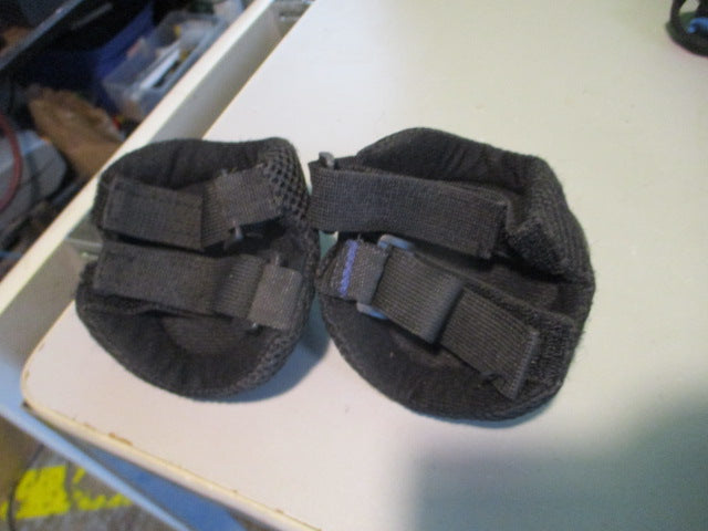 Load image into Gallery viewer, Used Black Youth Skating Knee Pads
