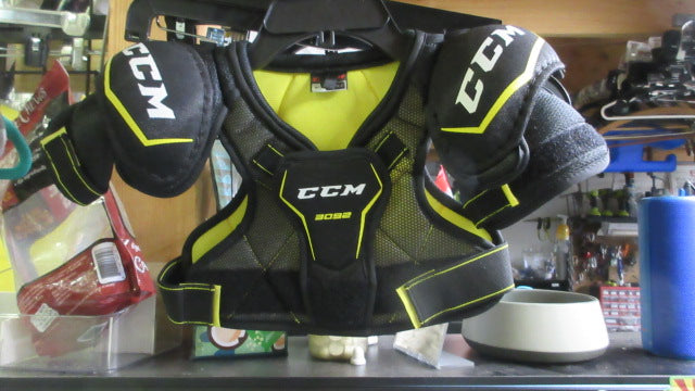 Load image into Gallery viewer, Used CCM 3092 Youth Hockey Shoulder Pads - Size Small
