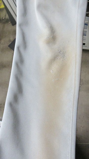 Load image into Gallery viewer, Used Under Armour Open Bottom Pants Youth Size Large - stains &amp; wear
