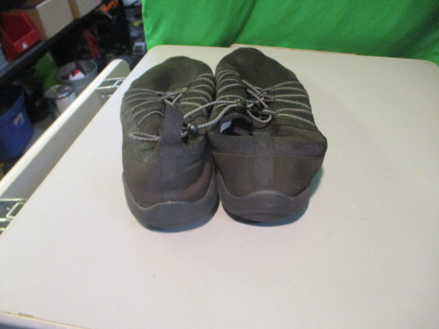 Load image into Gallery viewer, Used All In Motion Size 13 Water Shoes
