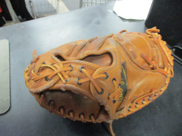 Load image into Gallery viewer, Used Wilson A2510 Leather Catchers Glove
