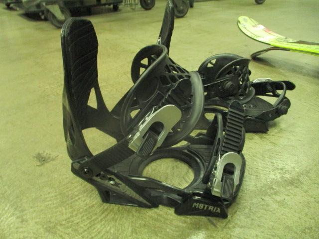 Load image into Gallery viewer, Used M8trix Snowboard Bindings Size Small (Missing Discs)
