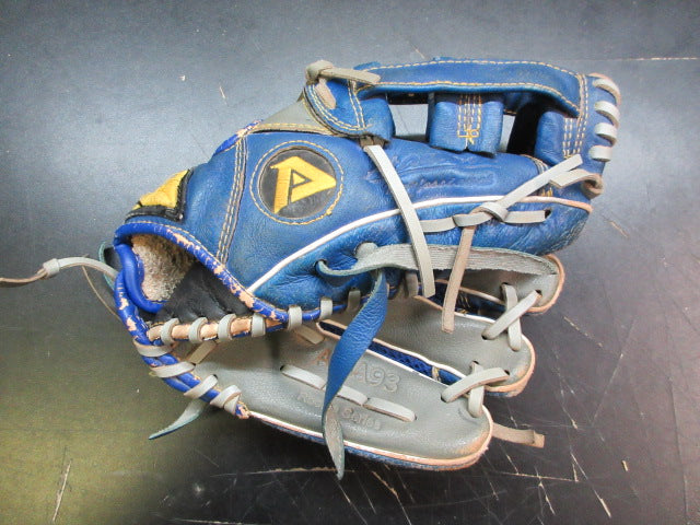 Load image into Gallery viewer, Used Akadema ARA93 Rookie Series 11" Glove - RHT
