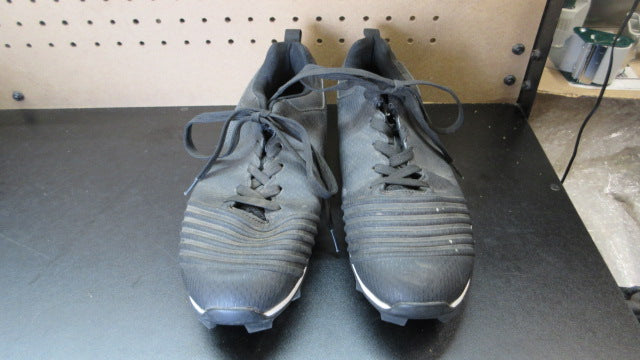 Load image into Gallery viewer, Used Riddell Edge Low Youth Football Cleats - Size 7.5
