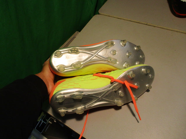 Load image into Gallery viewer, Used Puma Future 5.3 NETFIT Size 12 Soccer Cleats
