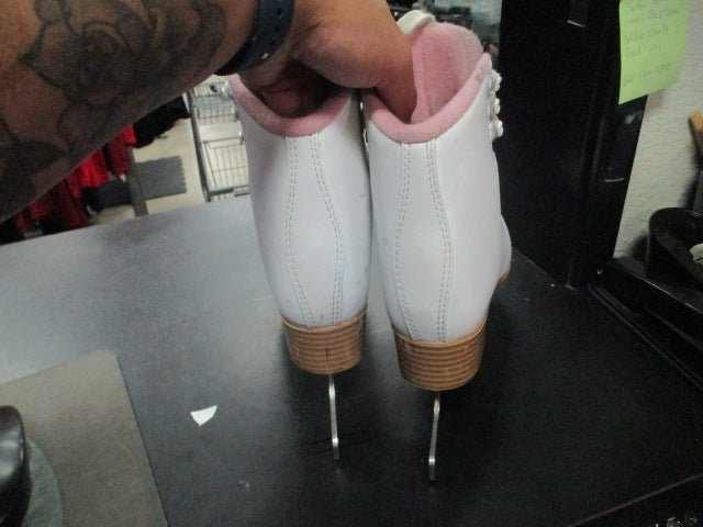Load image into Gallery viewer, Used Jackson Ultima SoftSkate Mark I 8 2/3 Size 3 White Figure Skates
