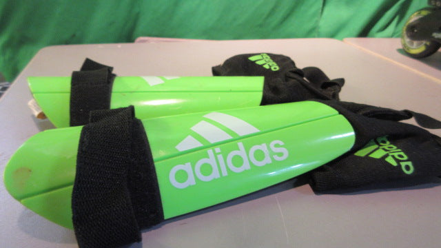 Load image into Gallery viewer, Used Adidas Kids Large Shin Guards

