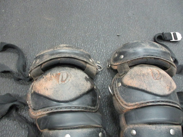 Load image into Gallery viewer, Used Diamond Size 16.5&quot; Catchers Shin Guards
