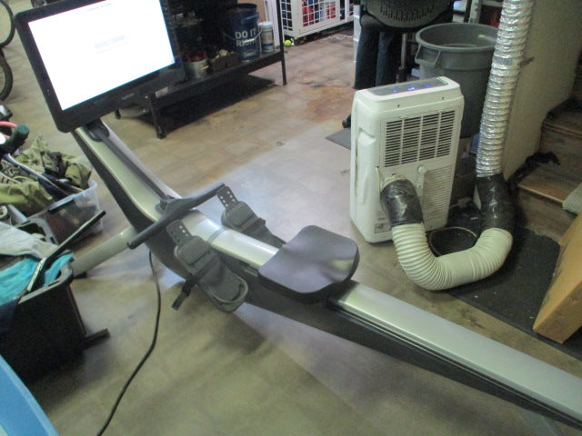 Load image into Gallery viewer, Used Hydrow ROWER with 19 inch touch screen
