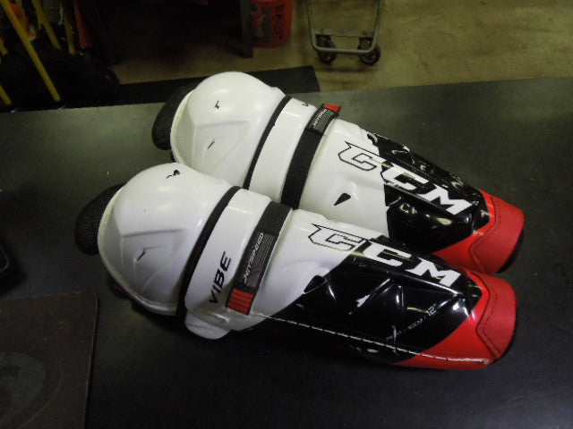 Load image into Gallery viewer, Used CCM Jetspead Vibe 30cm 12" Jr Shinguards
