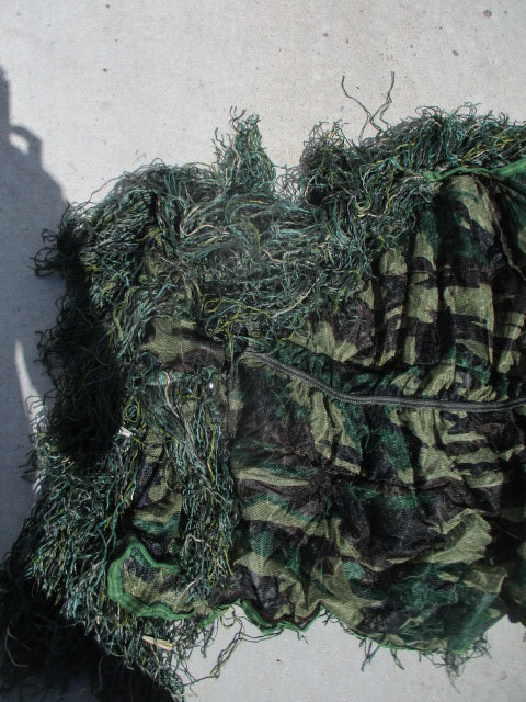 Load image into Gallery viewer, Used Ghillie Like Suit for Upper Body and Head With Snap Enclosure
