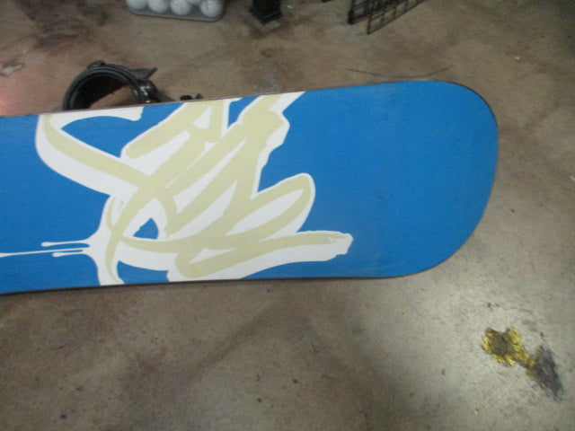 Load image into Gallery viewer, Used Ride Menace 149cm Snowboard with ride Bindings
