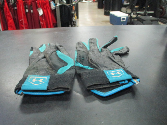 Load image into Gallery viewer, Used Under Armour Youth Small Batting Gloves
