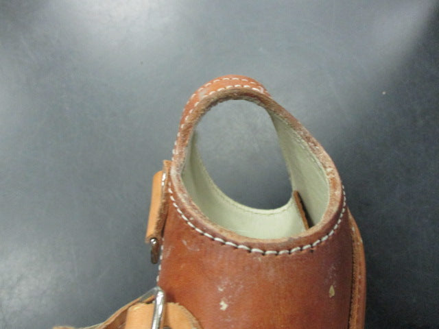 Load image into Gallery viewer, Used Leather Wrist Brace

