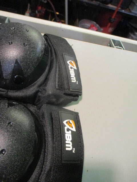 Load image into Gallery viewer, Used JBM Size Large Knee Pads
