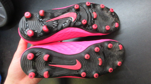 Load image into Gallery viewer, Used Nike Tiempo Soccer Cleats - Size Youth 2.5
