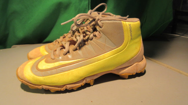 Load image into Gallery viewer, Used Nike Youth Huarache 4Y Football Cleats
