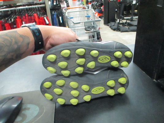 Used Umbro Youth 3 Soccer Cleats