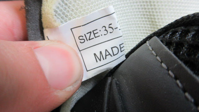 Load image into Gallery viewer, Used MammyGol In-line Skates - Size Youth 3.5
