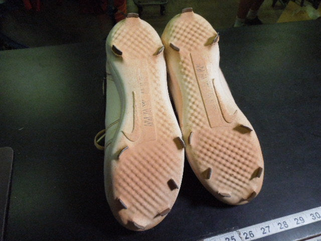 Load image into Gallery viewer, Used Nike Air Jordan 1 Retro Metal Baseball Cleats Size 9.5
