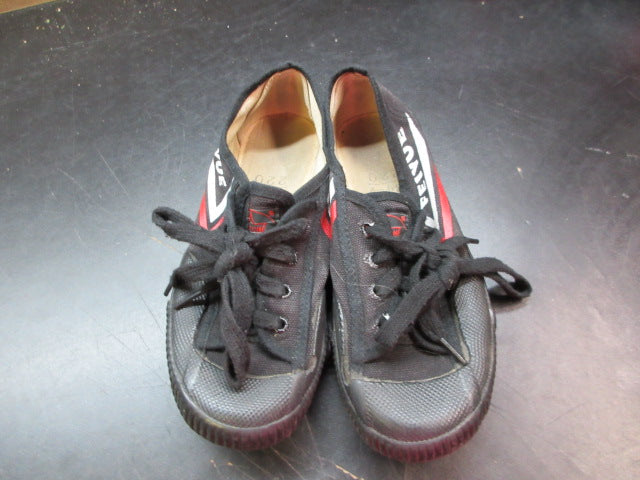 Load image into Gallery viewer, Used Feiyue Original Martial Arts Shoes - Youth 4
