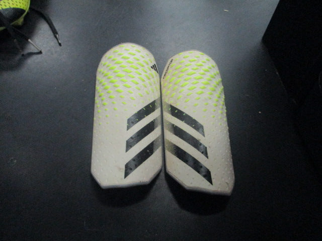 Load image into Gallery viewer, Used Adidas Predator Youth Soccer Shin Guards
