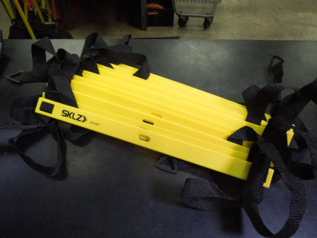 Load image into Gallery viewer, Used SKLZ Agility Ladder with Carry Bag
