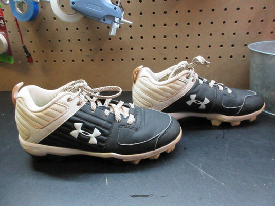 Used Under Armour Leadoff Low RM Jr. Baseball Cleats - Size Youth 2.5