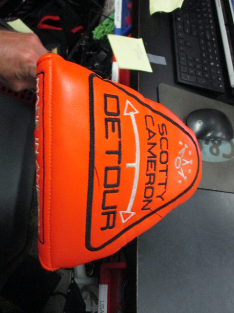 Load image into Gallery viewer, Used Titleist Scotty Cameron Detour 35&quot; RH Putter With Head Cover

