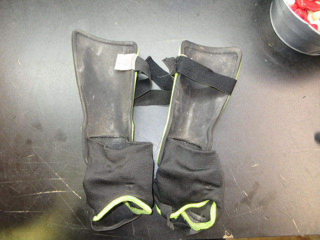 Load image into Gallery viewer, Used Vizari Soccer Shin Guards - Size Youth Large
