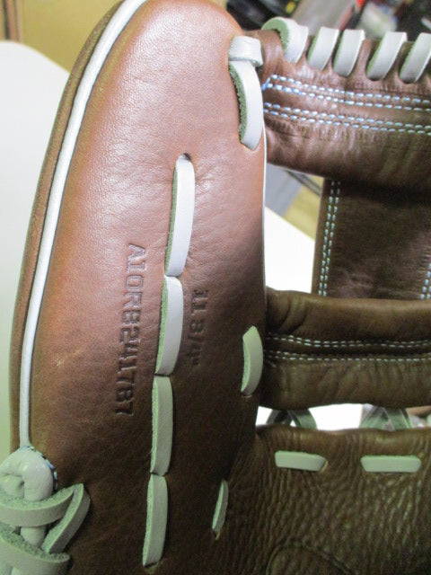 Load image into Gallery viewer, New 2024 Wilson A1000 11.75&quot; 1787 24  Leather Glove - RHT
