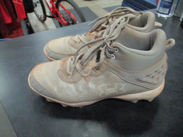 Load image into Gallery viewer, Used Under Armour Size 5.5 Cleats

