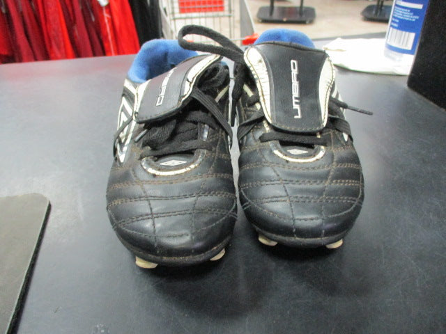 Load image into Gallery viewer, Used Umbro Size 1 Soccer Cleats
