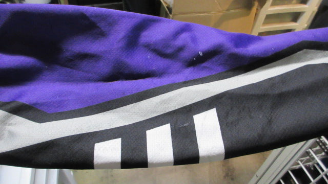 Load image into Gallery viewer, Used Purple Hockey Siocks - wear
