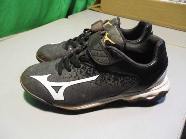Load image into Gallery viewer, Used Mizuno Size 4 Cleats
