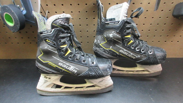 Load image into Gallery viewer, Used Bauer Supreme M40 Hockey Skates - Size 2.5
