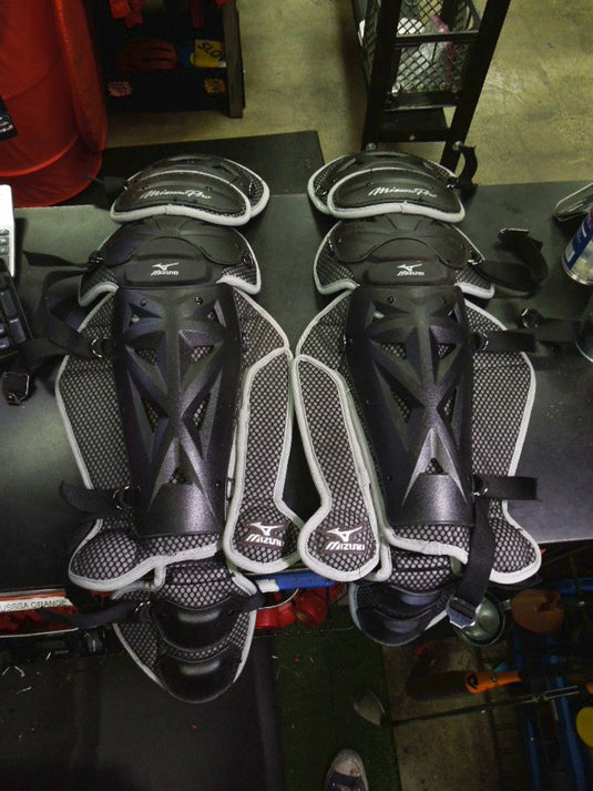 Used Mizuno Pro Samurai Catchers Shin Guards Size 16.5"