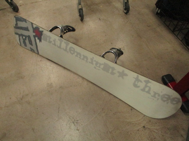 Load image into Gallery viewer, Used M3 Dischord 155cm Snowboard w/ Lamar Bindings
