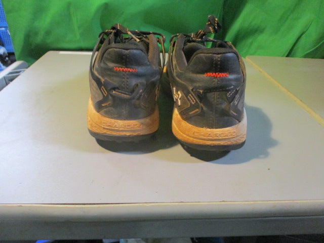 Load image into Gallery viewer, Used Under Armour Charged Size 8 Cleats
