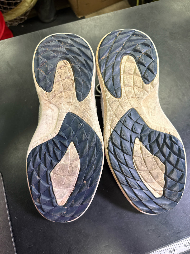 Load image into Gallery viewer, Used Footjoy Flex XP Golf Shoes Size 9
