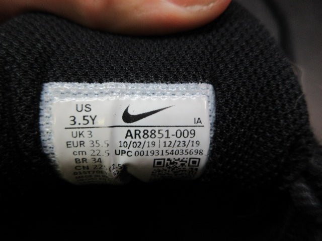 Load image into Gallery viewer, Used Nike Court Jr. Vapor X Tennis Shoes - Size Youth 3.5
