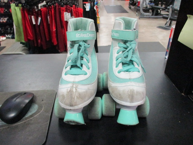 Load image into Gallery viewer, Used Roller Derby firestar Size Girls 3 Roller Skates
