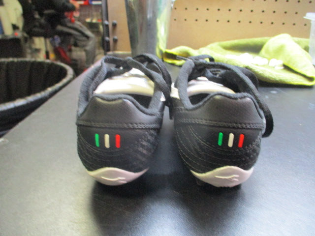 Load image into Gallery viewer, Diadora Veneto Soccer Cleats Youth Size 10
