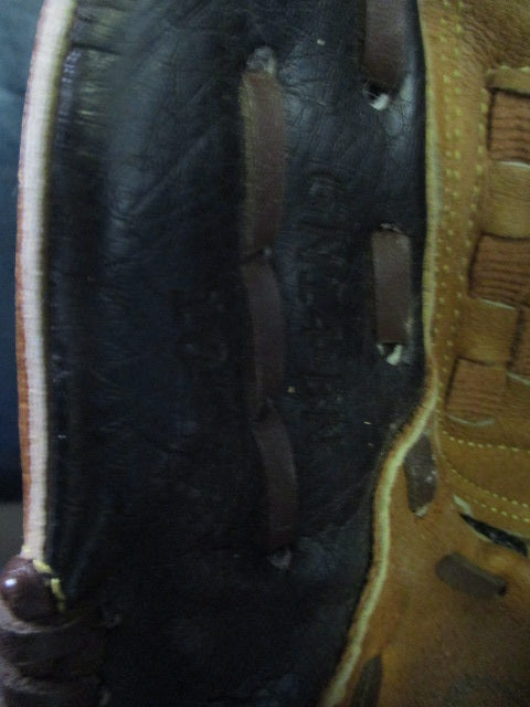 Load image into Gallery viewer, Used Louisville Slugger Genesis 1884 10&quot; Glove - RHT
