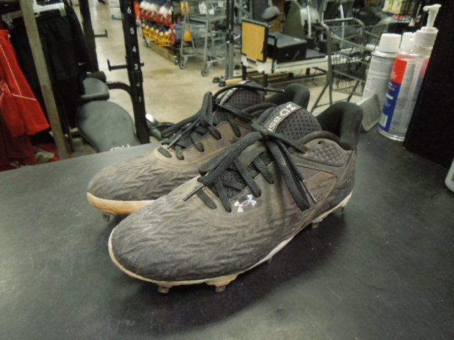 Load image into Gallery viewer, Heavy Use Under Armour BSBL Metal Cleats Size 7
