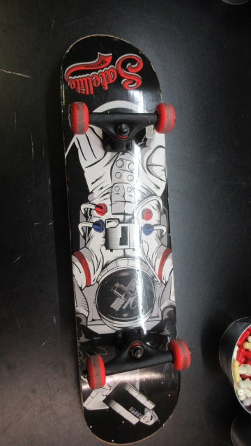 Load image into Gallery viewer, Used Satellite Skateboards 31" Skateboard

