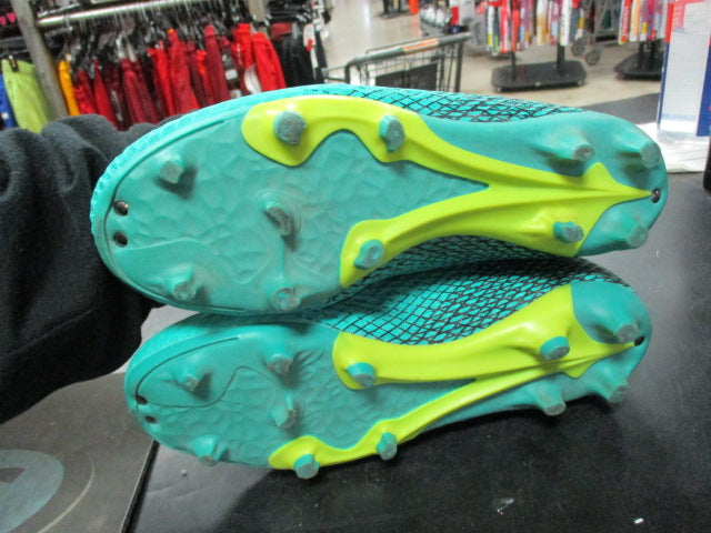 Load image into Gallery viewer, Used Hawkwell Size 3 Soccer Cleats
