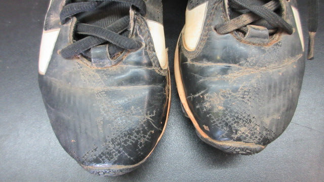 Load image into Gallery viewer, Used Under Armour Football Cleats - Size Youth 1
