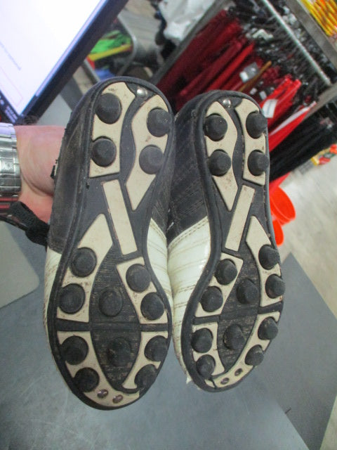 Load image into Gallery viewer, Used XARA Size Yth 10 Soccer Cleats
