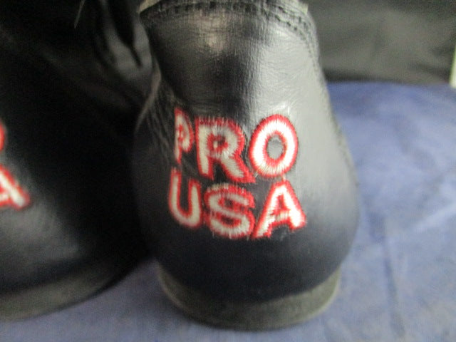 Load image into Gallery viewer, Used Pro USA Wrestling/ Boxing Shoes Youth Size 6
